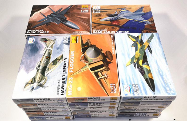 Model Kit Entry Grade - Set di 25 Modellini di Aerei