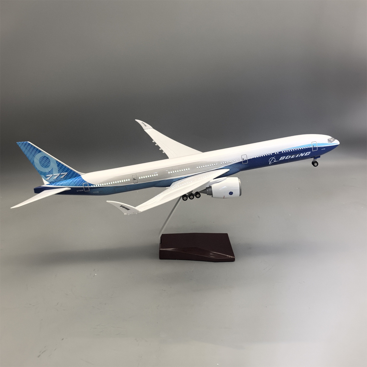 Modello di Aereo in Resina Pre - Model Kit Airplane recensione e prezzo